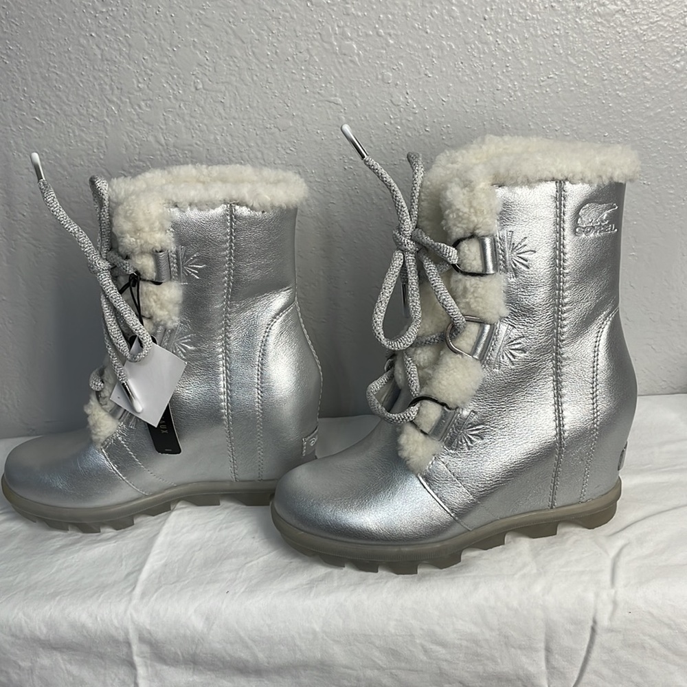 NWOT Disney x Sorel Joan of Artic wedge boots 5.5 Style #LL3660-034 - Picture 4 of 11